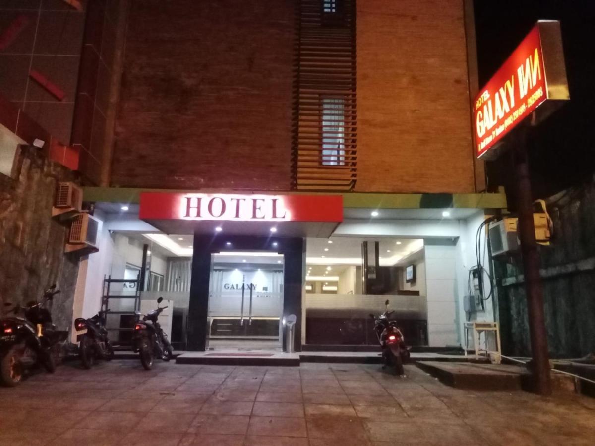 Galaxy Inn Baubau Екстер'єр фото