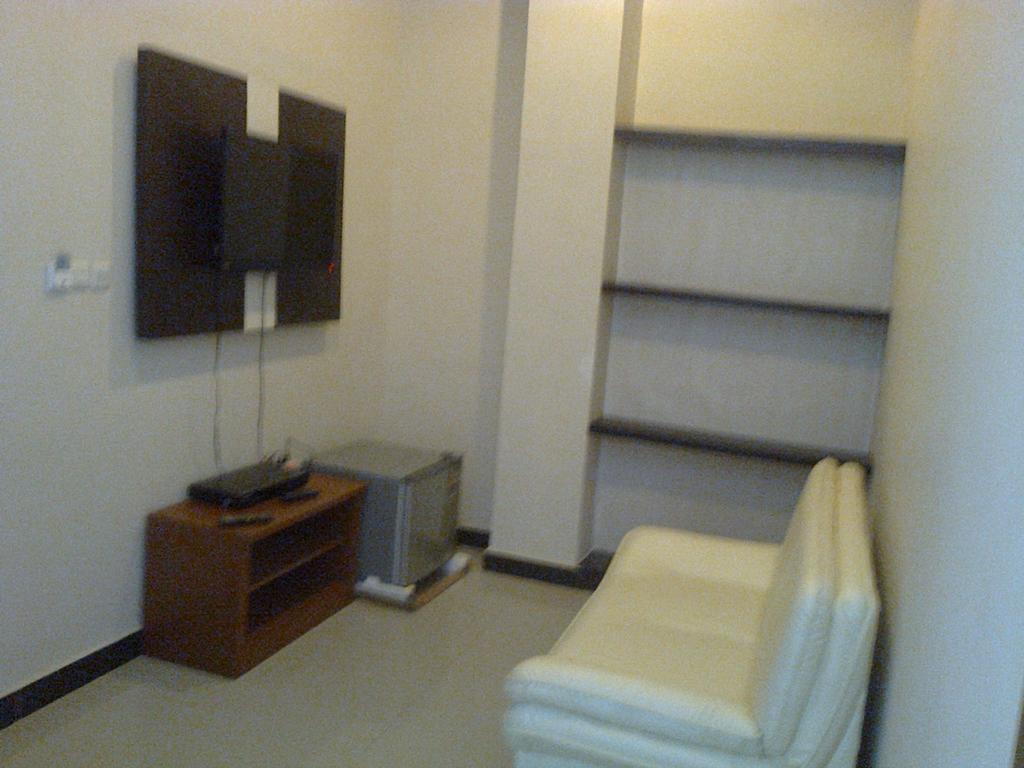 Galaxy Inn Baubau Екстер'єр фото