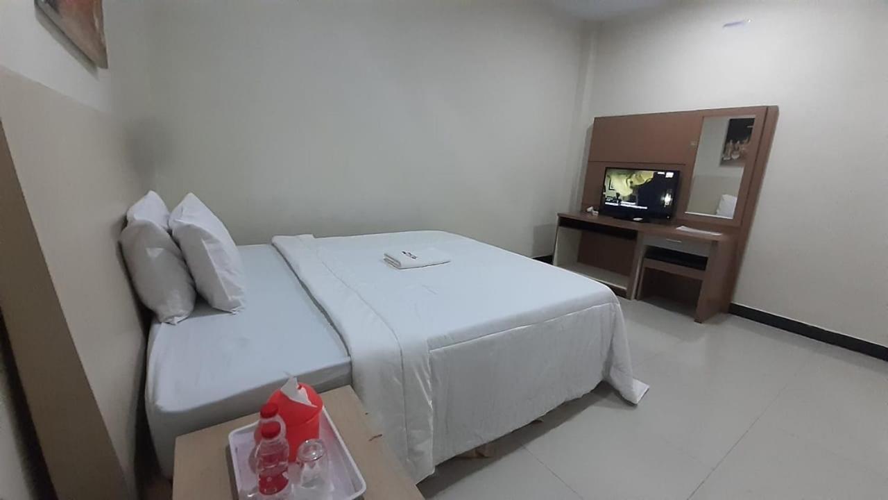 Galaxy Inn Baubau Екстер'єр фото