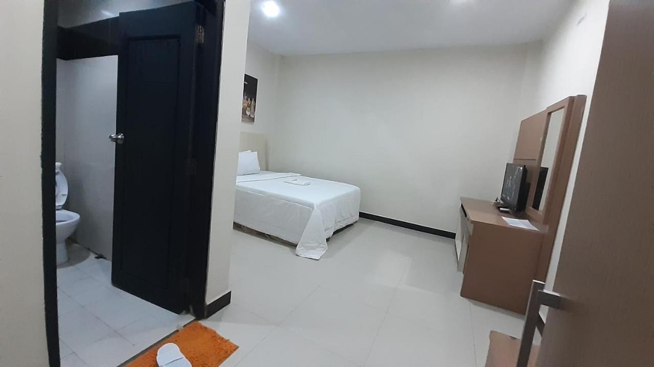 Galaxy Inn Baubau Екстер'єр фото