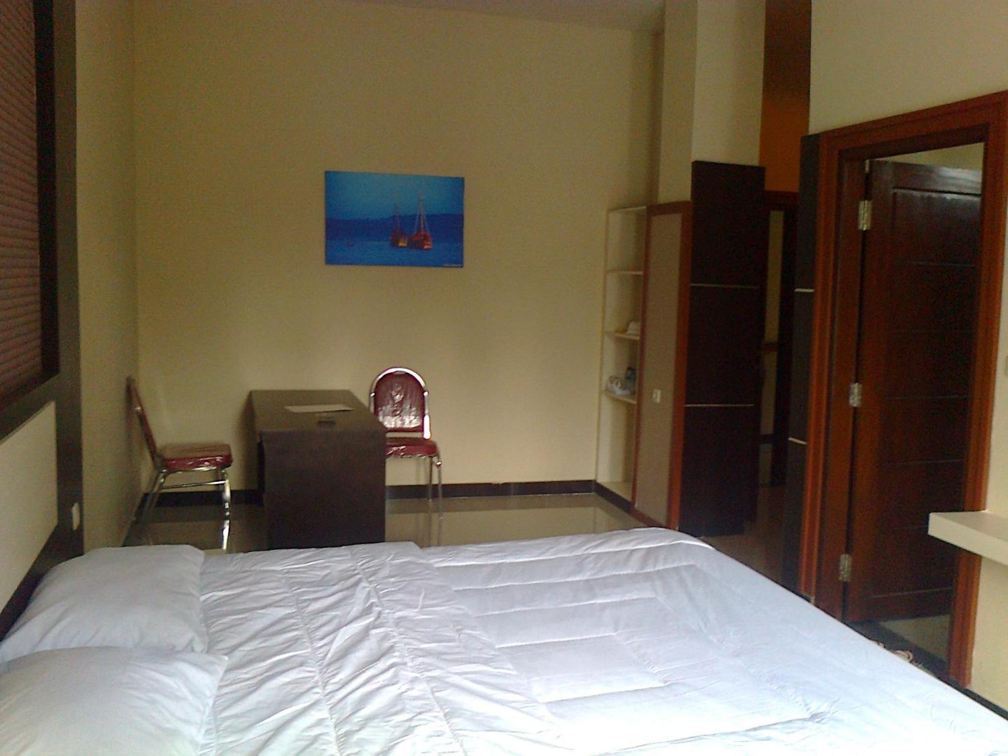 Galaxy Inn Baubau Екстер'єр фото