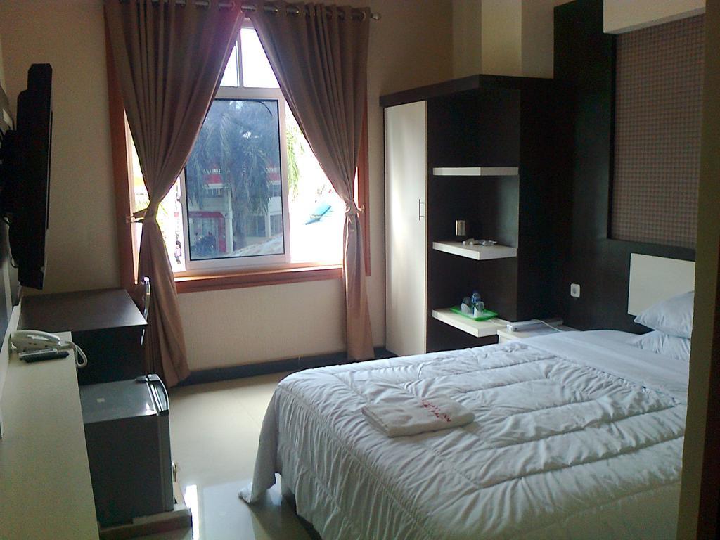 Galaxy Inn Baubau Екстер'єр фото