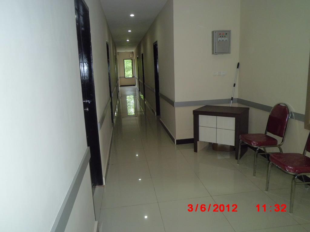 Galaxy Inn Baubau Екстер'єр фото